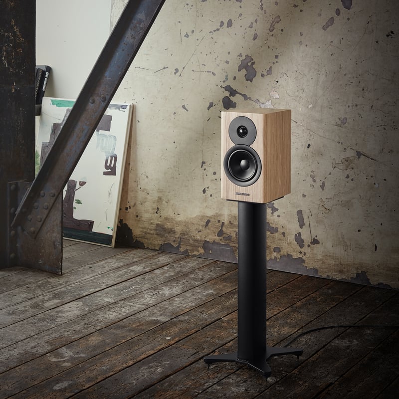 Dynaudio-Evoke-10-blonde-wood---Lifestyle_2048x2048px