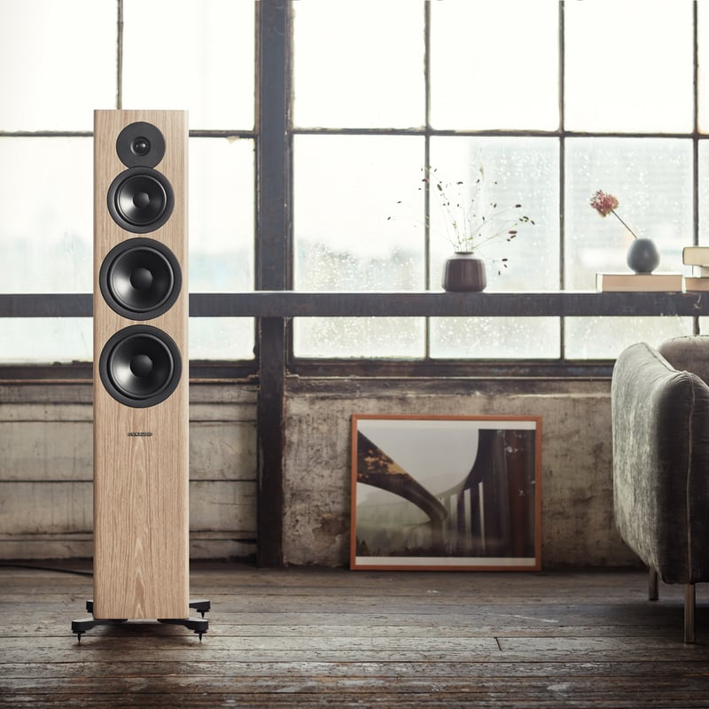 Dynaudio-Evoke-50-blonde-wood---Lifestyle_2048x2048px